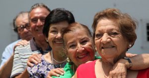 Día del Adulto Mayor: consejos para acercarlos a la tecnología