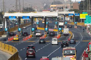 Flujo vehicular por peajes a nivel nacional creció 19,6% en agosto 2021