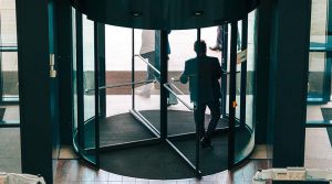 Ley que regula la “puerta giratoria” en el Estado