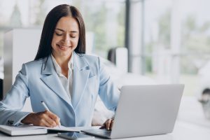 El 67 % de las gerentas legales siente que el género ha sido un obstáculo para el desarrollo de su marca personal
