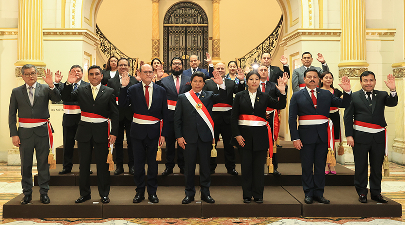 Con seis nuevos ministros, juramentó el quinto gabinete del presidente Pedro Castillo