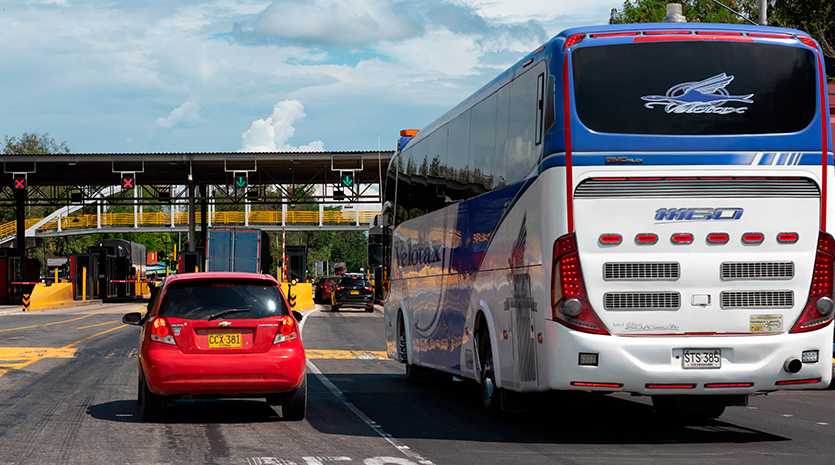 Restringen ingreso de vehículos de transporte terrestre internacional con su propio combustible