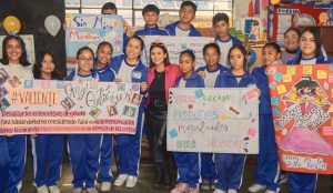 Amy Gutiérrez visita escuela en Carabayllo para promover la educación menstrual
