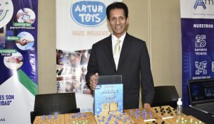 Arturo Carrascal: «Mis juguetes ayudan a ejercitar la memoria y la creatividad»
