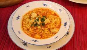 Cómo preparar ramen: 3 recetas de sopas instantáneas para combatir el frío 