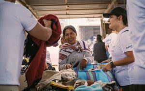 Ante baja temperatura, cerca de 500 personas reciben donaciones de ropa y alimentos en Ticlio Chico