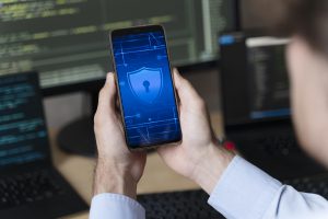Cuatro consejos para proteger a tu celular de ataques maliciosos