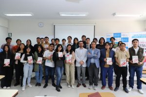 CCL fomenta el diálogo con jóvenes universitarios sobre Constitución Económica de 1993