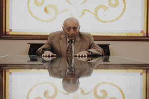 Ismael Delgado, el contador de 83 años que venció el cáncer y está listo para recibir nuevos clientes