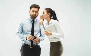El chisme en el entorno laboral: ¿Cómo erradicarlo para siempre del trabajo?