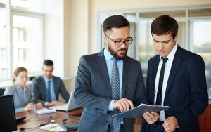 ¿Tu jefe no te presta atención?: descubre 5 herramientas para superar este obstáculo