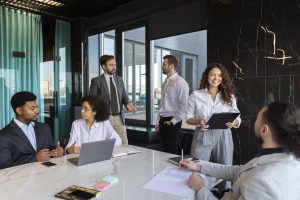 ¿Cuáles son las obligaciones laborales de empresas con más de 100 trabajadores?