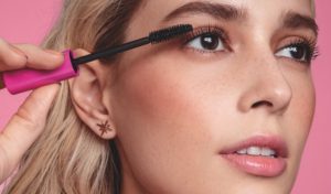 4 pasos para lograr un look sutil, la tendencia de belleza que marcará este 2024, según Avon