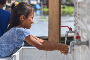 Ola de calor en Lima: ¿Cuál es la mejor manera de refrescarte sin malgastar agua potable?