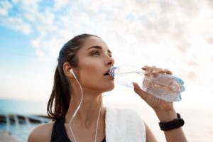 Nueva ola de calor: ¿Es peligroso tomar mucho líquido?
