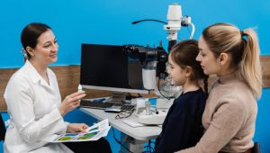 Mujeres se consideran responsables de la salud ocular de su familia