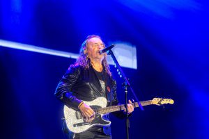 Maná hizo vibrar el Estadio San Marcos en una noche de emoción y energía