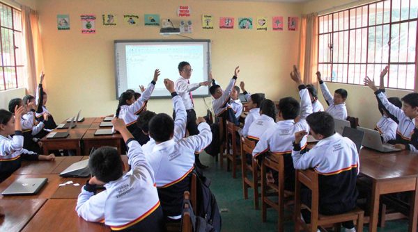 Roberto De La Tore, presidente de la CCL, enfatizó la necesidad de un sistema de meritocracia en la educación peruana para identificar y promover a los mejores docentes.