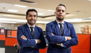 Lorenzo y Felipe, los jóvenes que unieron fuerzas para crear un centro de idiomas para personas de bajos recursos