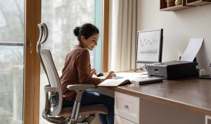 Transforma tu espacio de trabajo con MegaOffice, asociado a la CCL, que ofrece muebles de oficina