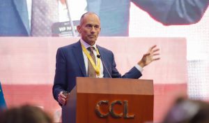 CCL realizó conferencia magistral sobre “La intersección de la ética y la IA” con Mois Navon como expositor