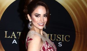 Peruana Luren Márquez se luce como presentadora en los Latinos Show Awards 2024