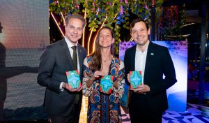Aruba presenta “El Oráculo de la Felicidad”: un set de cartas inspirado en la magia de la Isla Feliz