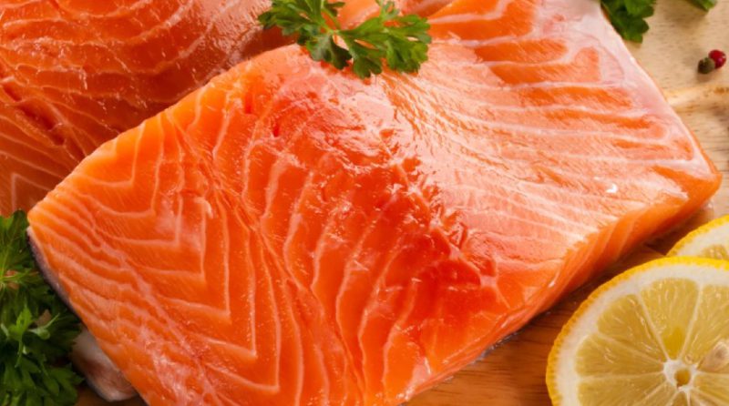 ¿Es recomendable comer salmón todos los días?