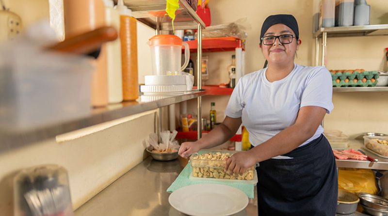 CCL: Uno de cada cuatro peruanos con negocio informal cuenta con educación superior