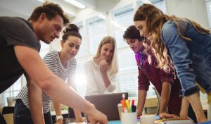 ¿Cómo ayudar al talento joven a afrontar las trasformaciones del mercado laboral en esta Navidad?