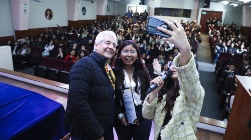 Roberto De La Tore inspiró a jóvenes en evento de CAENE