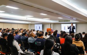 Asociados de la CCL fortalecen sus conocimientos sobre experiencia del cliente en Conferencia Magistral