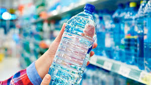 El 49 % de hogares priorizan el agua en las loncheras de sus hijos este 2025