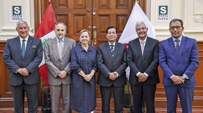 Presidente y representantes de la CCL se reunieron con el premier