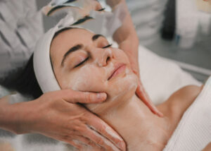 Sumak Estética Integral utiliza tecnología estética avanzada en tratamientos faciales y corporales