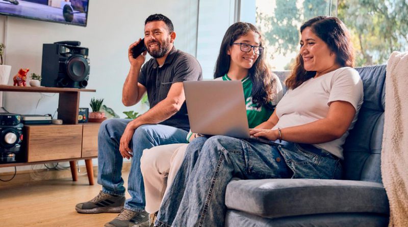 El 92.6 % de hogares peruanos tiene acceso a internet fijo y móvil