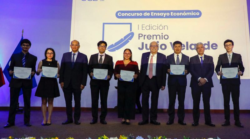Conoce a los ganadores del concurso de ensayos Julio Velarde