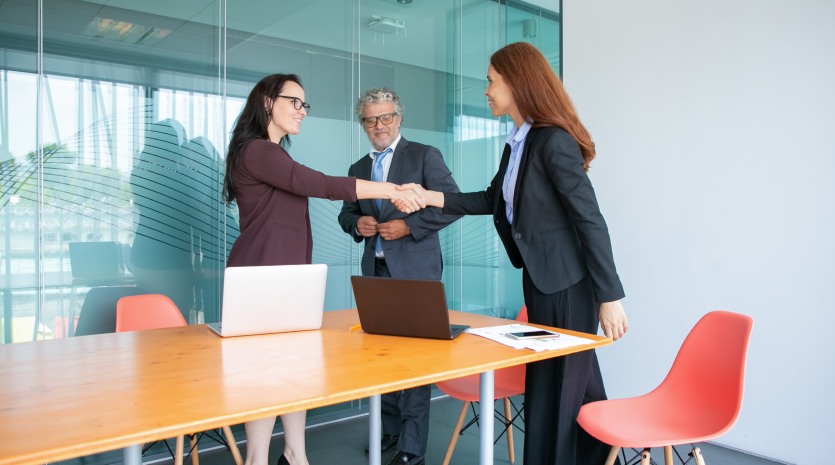 A diferencia de un juicio, la conciliación ofrece a las partes la posibilidad de construir acuerdos adaptados a sus intereses reales. (Foto: Freepik).