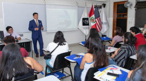 USIL firma convenio con la CCL