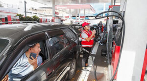 Combustibles suben más de S/3 por galón en Perú