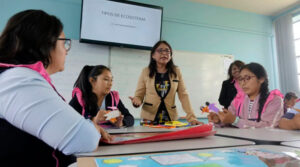 Gobierno aumenta sueldos a docentes