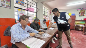 ¿Pueden obligarme a ser miembro de mesa si estoy en la fila? Esto dice la ley