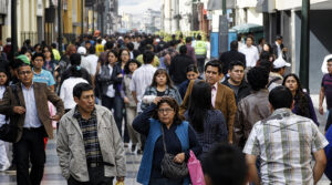 Perú supera 34 millones de habitantes y acelera su envejecimiento