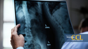 ¿Recibes más radiación en un avión o en una radiografía?