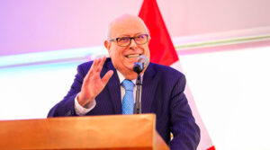 Julio Velarde aceptó seguir cinco años más al frente del BCRP